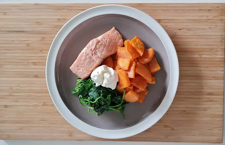 Salmon Fillet with Spinach and Sweet Potatoes Recipe